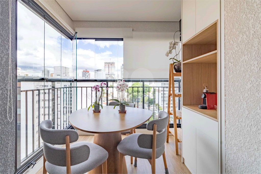 Apartamento - Perdizes - 2 Dormitórios - 67 m²