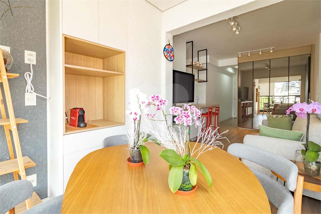 Apartamento - Perdizes - 2 Dormitórios - 67 m²