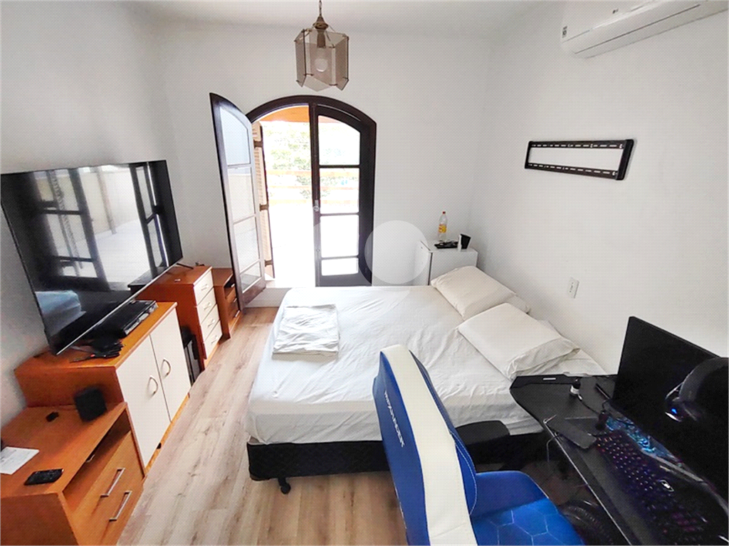  Casa à Venda no Horto Florestal | 180 m² | 3 Dormitórios (2 Suítes) | 4 Vagas! 