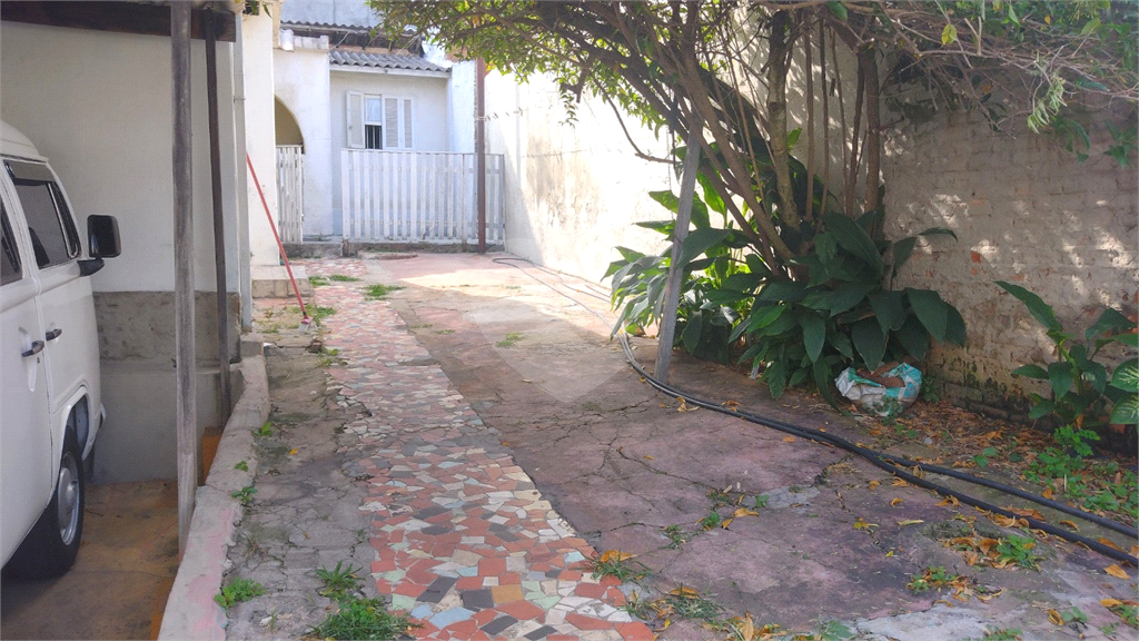 Casa térrea na Vila Medeiros  terreno de  7,5x24 Boa opção para construir do zero