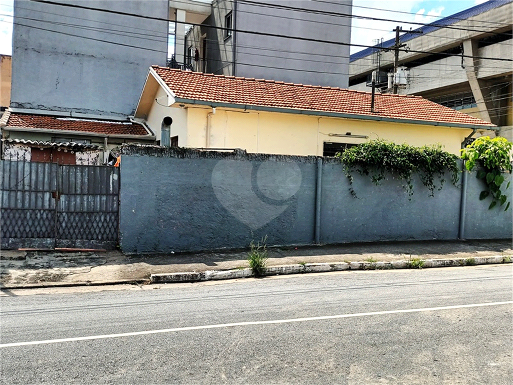 3 minutos a pé do Metrô