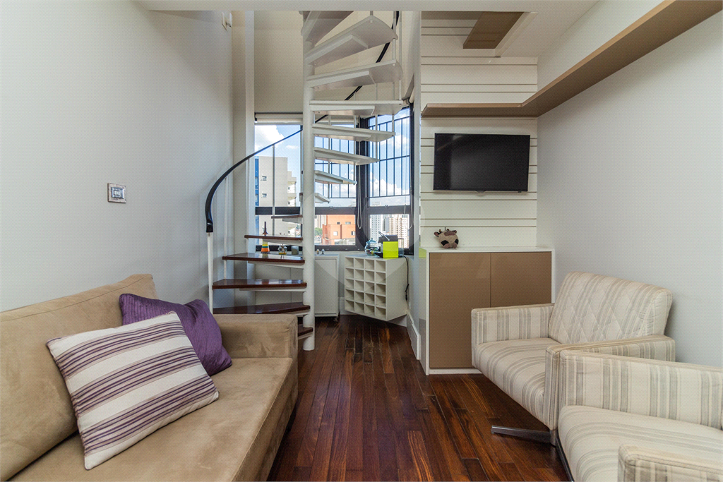 Cobertura dúplex para locação com 112 m, 2 dormitórios, 1 vaga na Saúde!