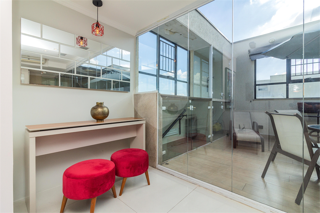 Cobertura dúplex para locação com 112 m, 2 dormitórios, 1 vaga na Saúde!