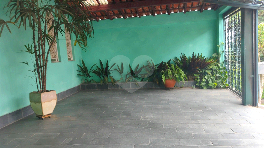 Sobrado Horto florestal - 3 quartos e 2 Vagas 
