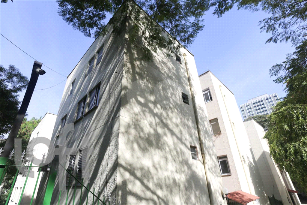 Apartamento à Venda no Alto de Pinheiros – Condomínio 2000