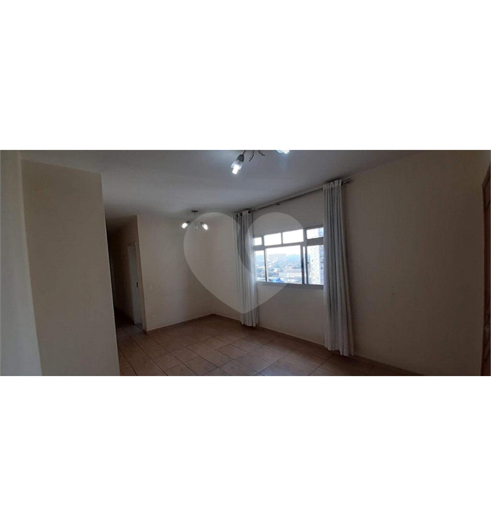Apartamento - Bom Retiro - 3 dormitórios - 1 banheiro - 1 sala - 1 cozinha