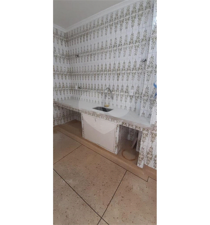 Apartamento - Bom Retiro - 3 dormitórios - 1 banheiro - 1 sala - 1 cozinha