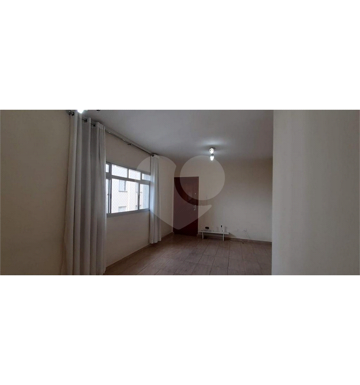 Apartamento - Bom Retiro - 3 dormitórios - 1 banheiro - 1 sala - 1 cozinha