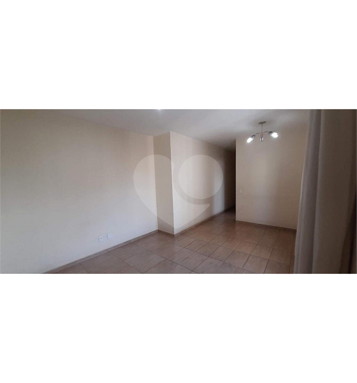 Apartamento - Bom Retiro - 3 dormitórios - 1 banheiro - 1 sala - 1 cozinha