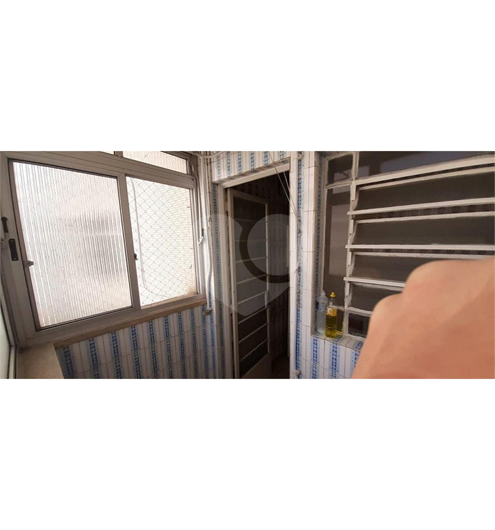 Apartamento - Bom Retiro - 3 dormitórios - 1 banheiro - 1 sala - 1 cozinha