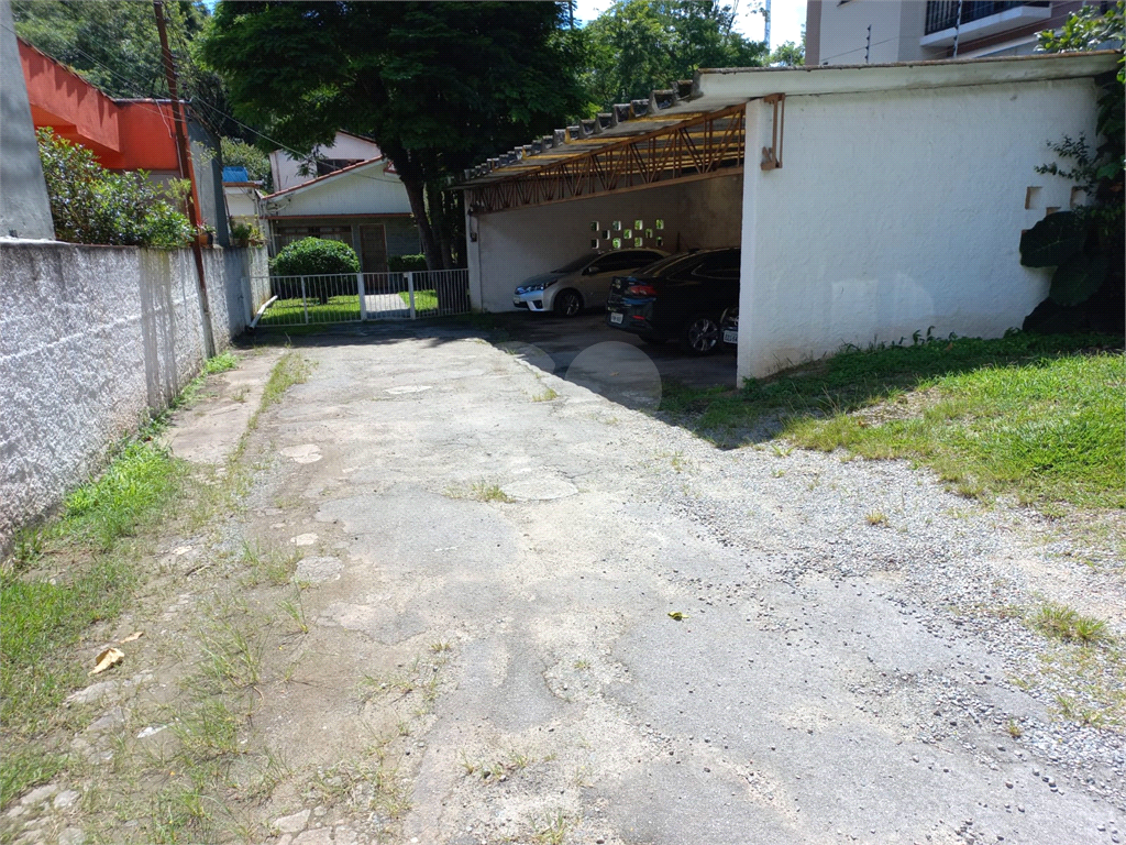 Atenção Construtores Terreno no Horto Florestal com 1.118 Metros com Casa Térrea no Local!!!