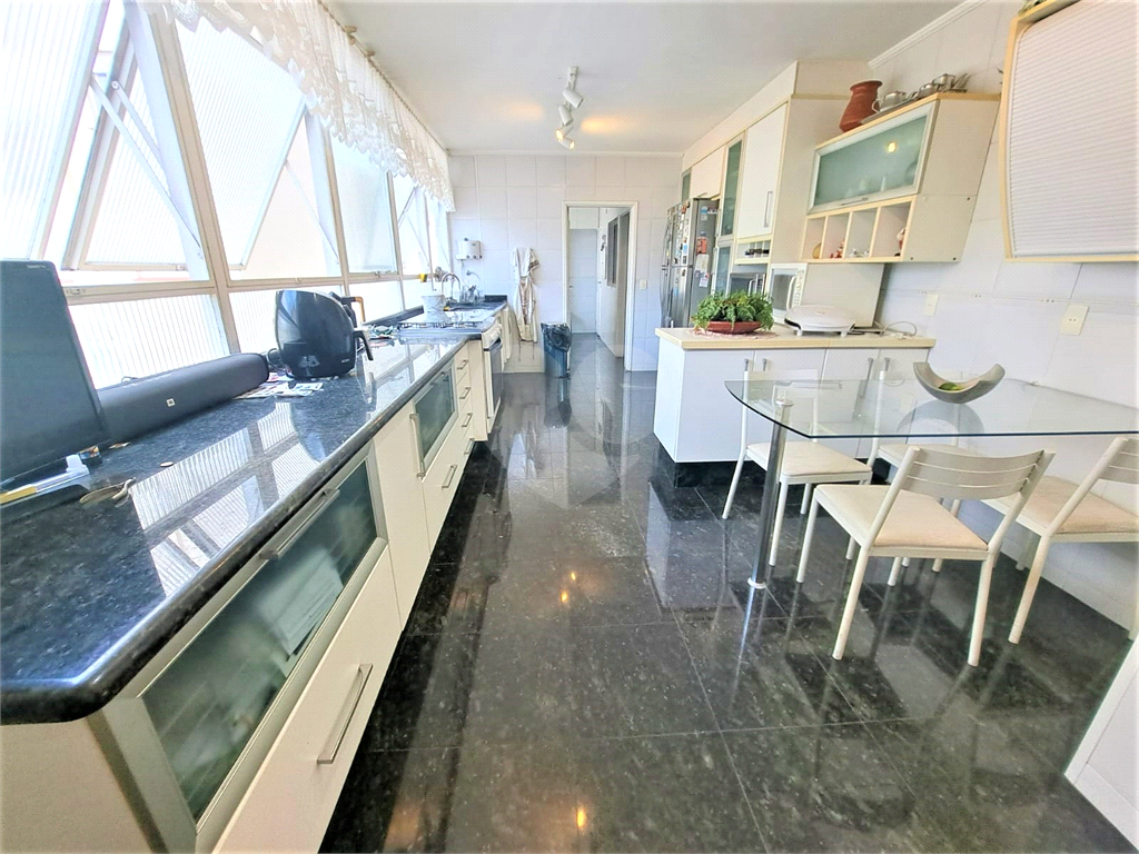 APARTAMENTO em HIGIENÓPOLIS