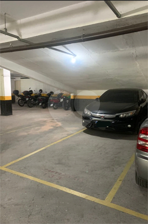 Apartamento com 48 metros, diferencial com 3 vagas de garagem, 2 escrituradas e uma sorteio.