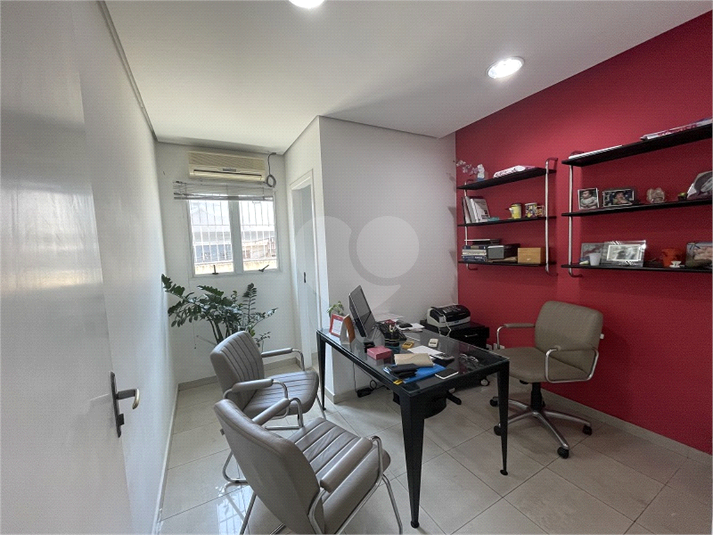Excelente sobrado comercial ou Residencial com 3 vagas de garagem-Vila Gustavo