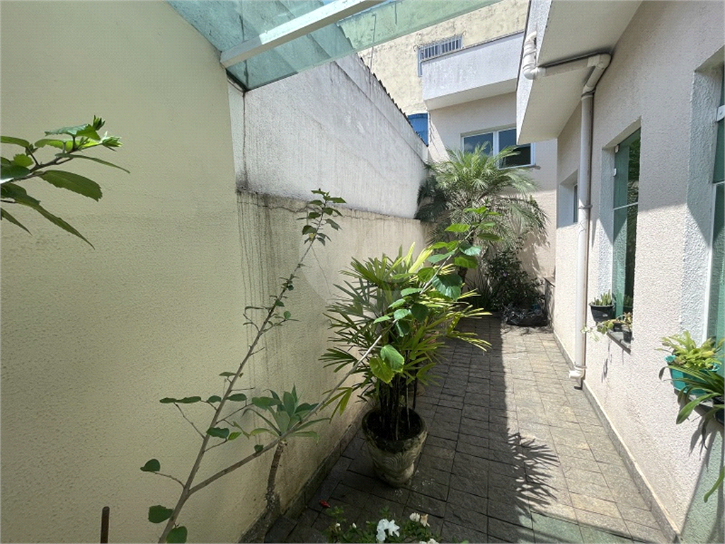 Excelente sobrado comercial ou Residencial com 3 vagas de garagem-Vila Gustavo