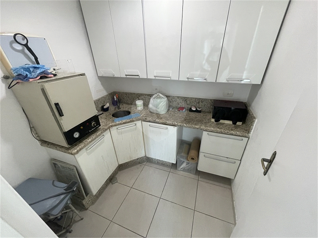 Excelente sobrado comercial ou Residencial com 3 vagas de garagem-Vila Gustavo