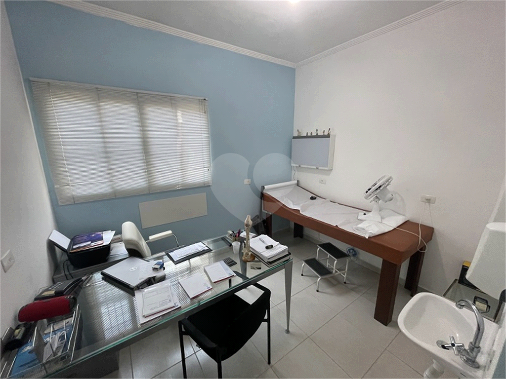 Excelente sobrado comercial ou Residencial com 3 vagas de garagem-Vila Gustavo