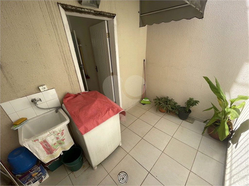 Excelente sobrado comercial ou Residencial com 3 vagas de garagem-Vila Gustavo
