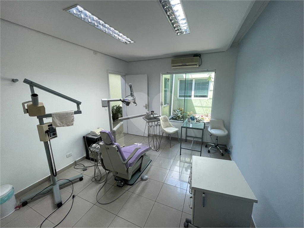 Excelente sobrado comercial ou Residencial com 3 vagas de garagem-Vila Gustavo