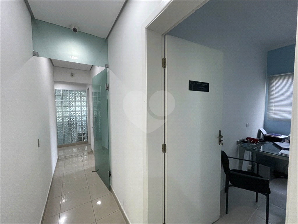 Excelente sobrado comercial ou Residencial com 3 vagas de garagem-Vila Gustavo