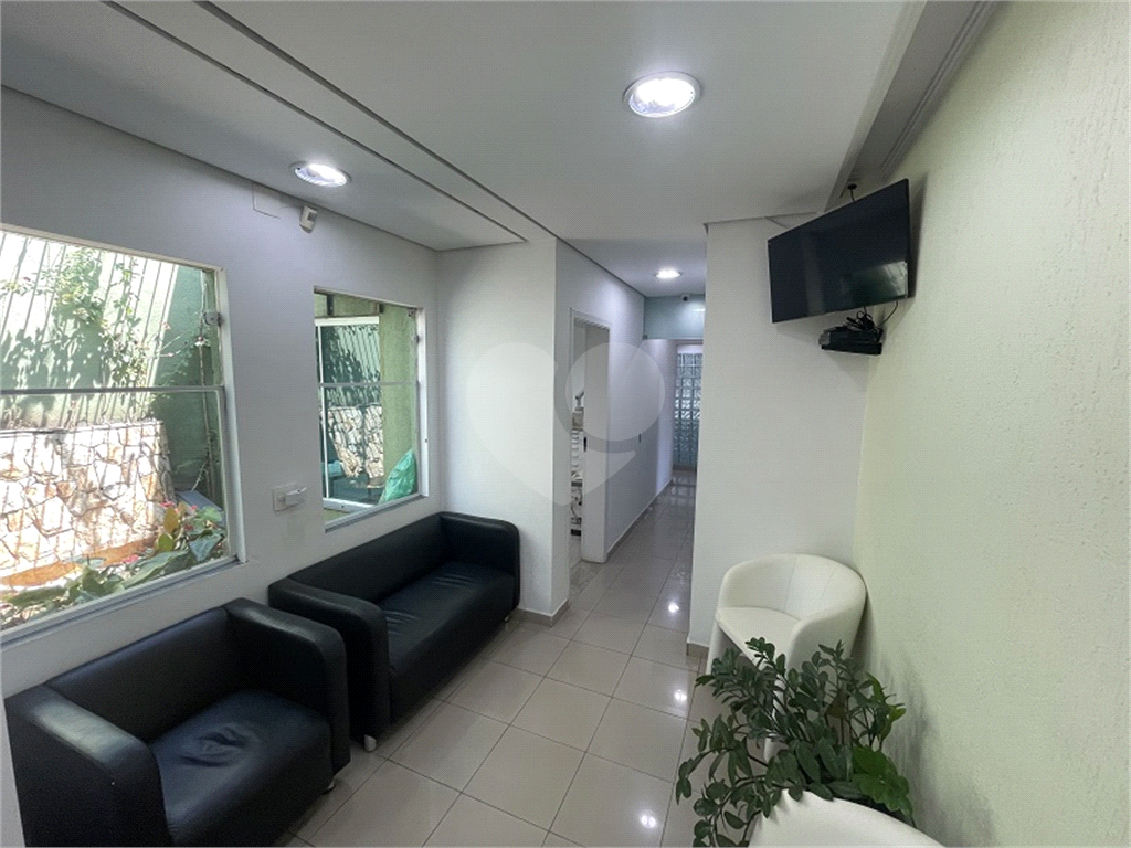 Excelente sobrado comercial ou Residencial com 3 vagas de garagem-Vila Gustavo