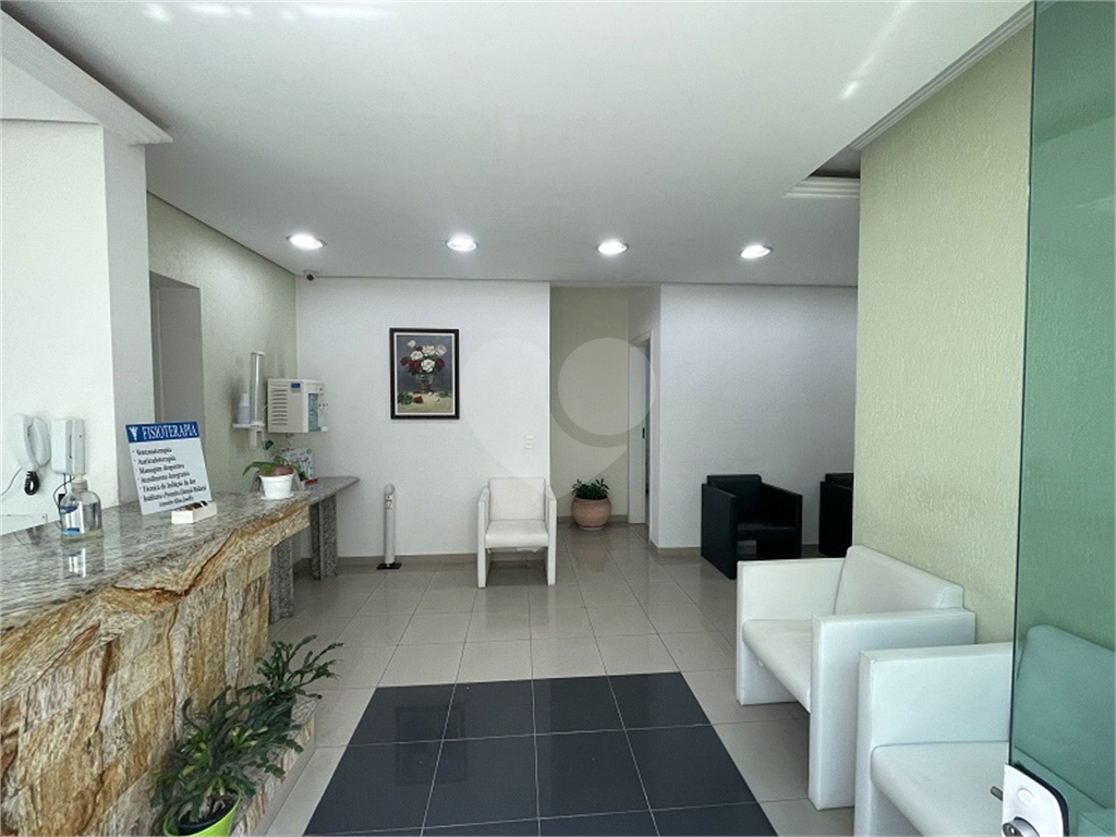 Excelente sobrado comercial ou Residencial com 3 vagas de garagem-Vila Gustavo
