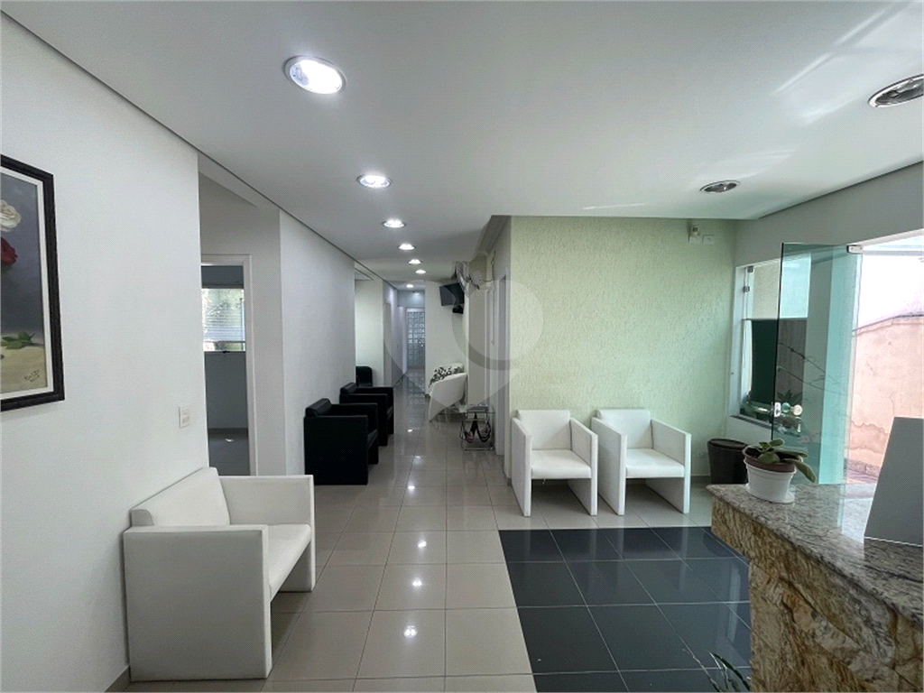 Excelente sobrado comercial ou Residencial com 3 vagas de garagem-Vila Gustavo