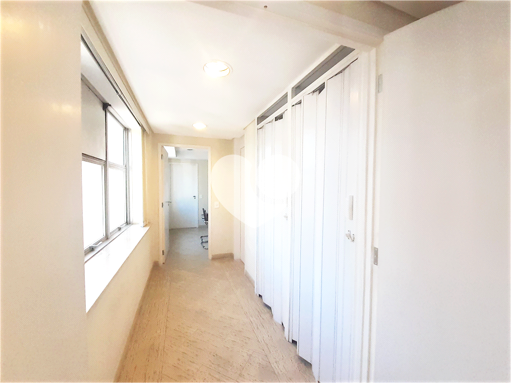 Conjunto comercial à venda 03 salas com 01 garagem  na  Av. Paulista - Edifício Winston Churchill
