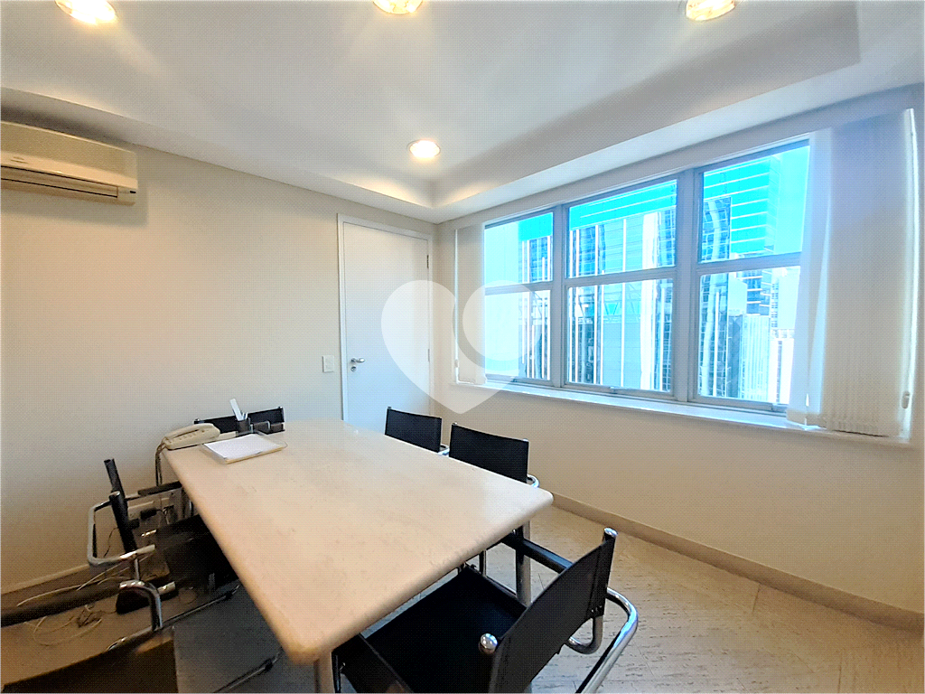 Conjunto comercial à venda 03 salas com 01 garagem  na  Av. Paulista - Edifício Winston Churchill