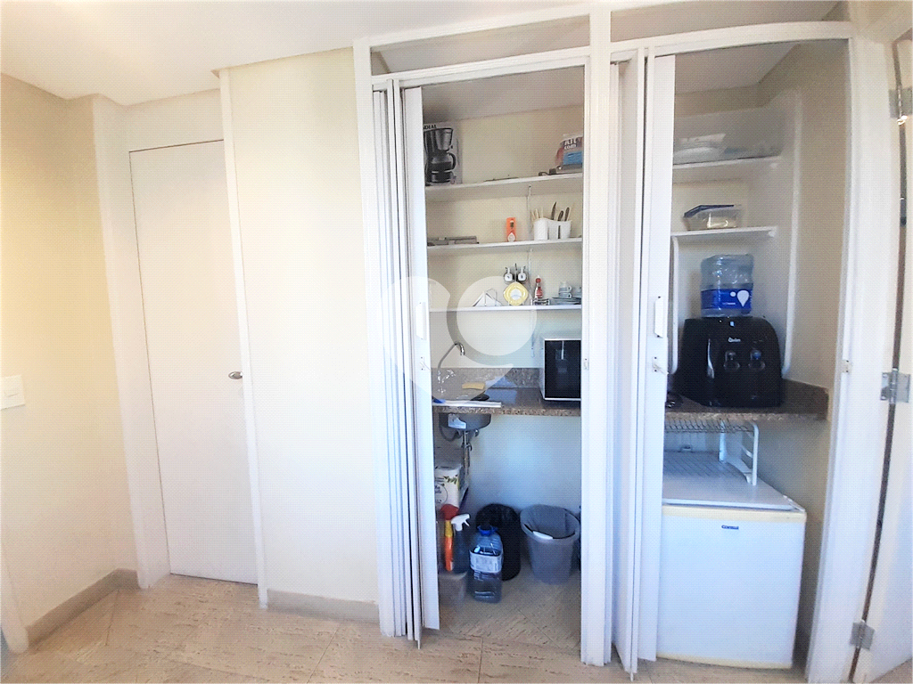 Conjunto comercial à venda 03 salas com 01 garagem  na  Av. Paulista - Edifício Winston Churchill
