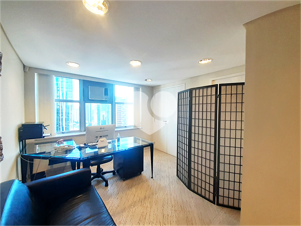 Conjunto comercial à venda 03 salas com 01 garagem  na  Av. Paulista - Edifício Winston Churchill