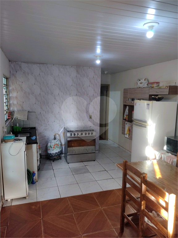 Casa à venda com 3 quartos, 60m² - Foto 2