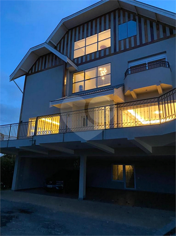 Casa em condomínio com 6 suítes em Campos do Jordão 