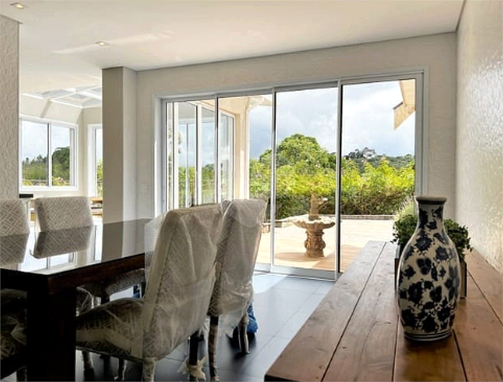 Casa em condomínio com 6 suítes em Campos do Jordão 