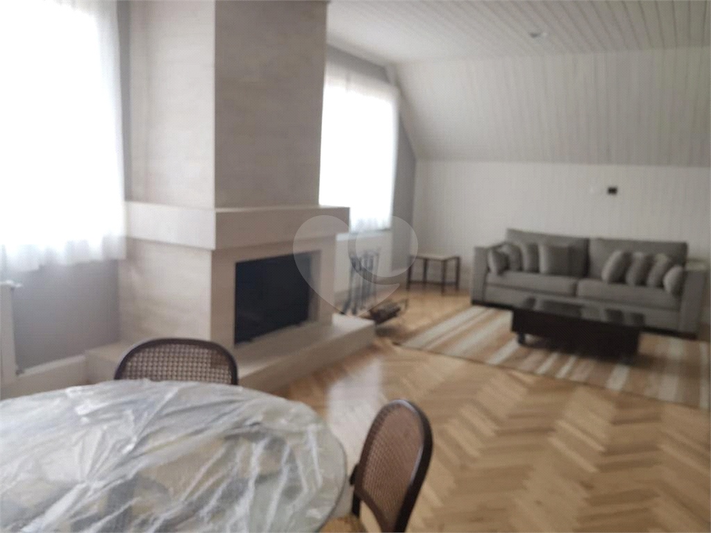 Casa em condomínio com 6 suítes em Campos do Jordão 