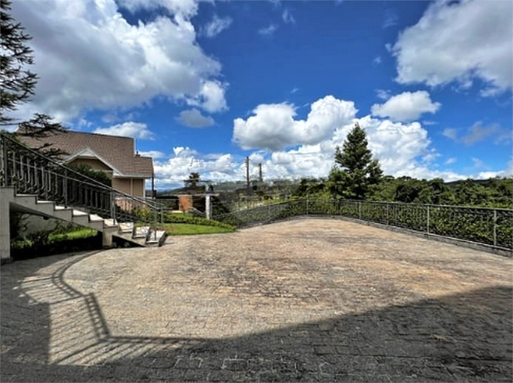 Casa em condomínio com 6 suítes em Campos do Jordão 