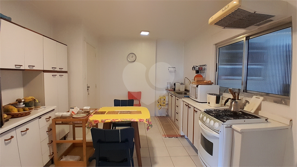 APARTAMENTO em PINHEIROS