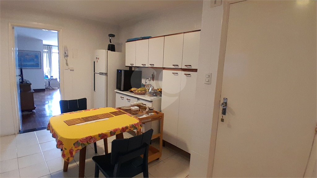 APARTAMENTO em PINHEIROS