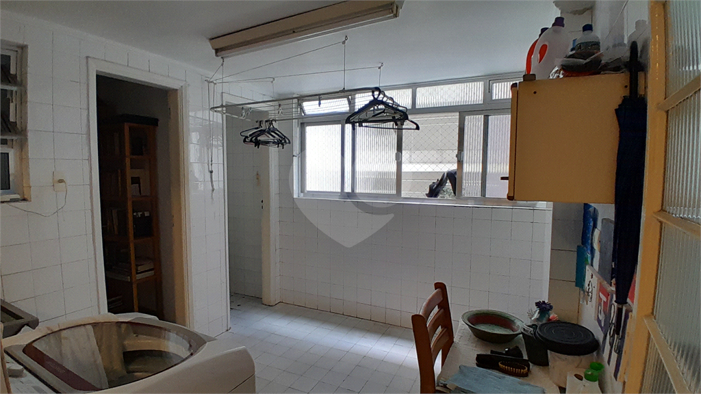 APARTAMENTO em PINHEIROS
