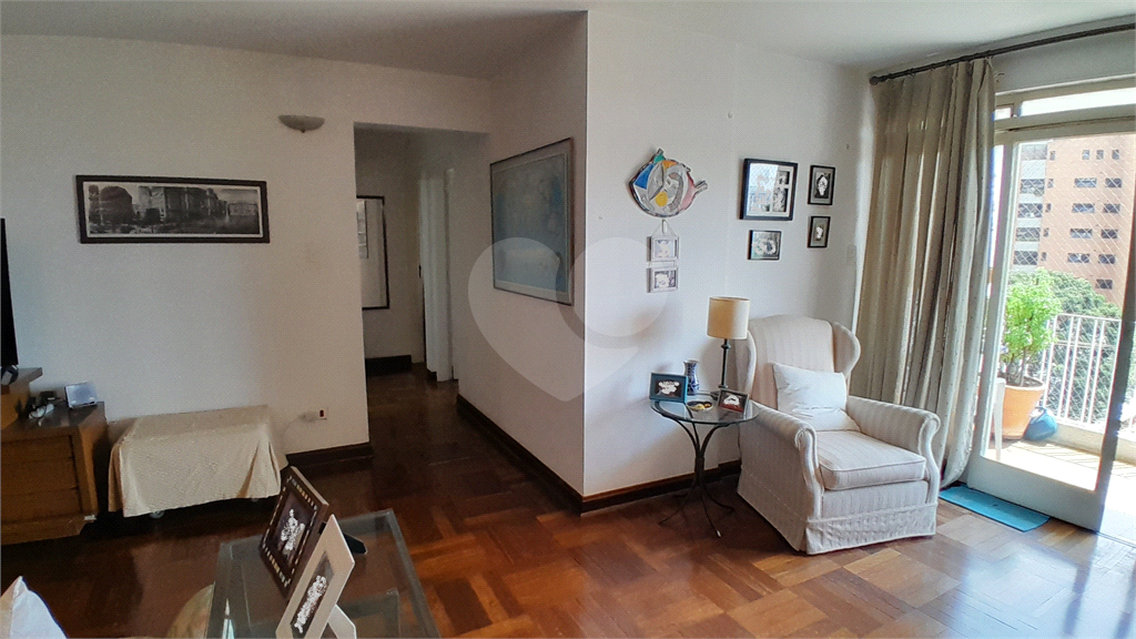 APARTAMENTO em PINHEIROS