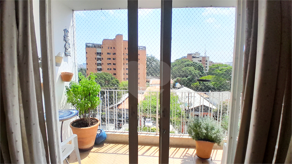 APARTAMENTO em PINHEIROS