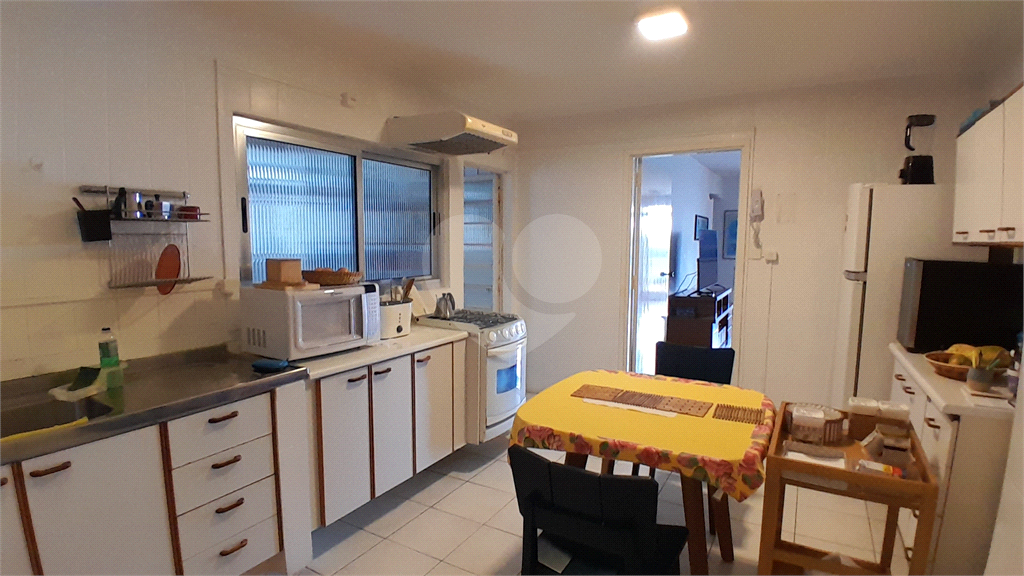APARTAMENTO em PINHEIROS