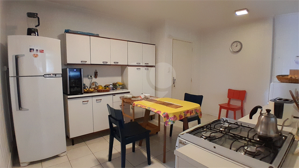 APARTAMENTO em PINHEIROS