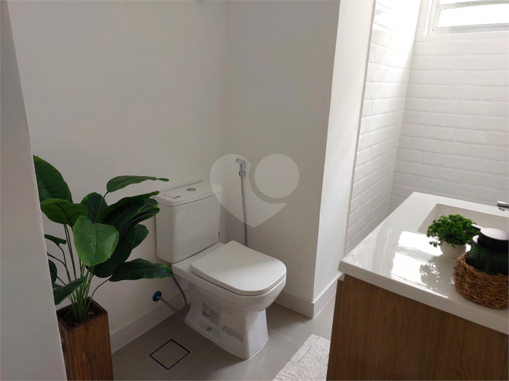 Apartamento a venda 3 dormitorios -possui cabeamento especifico para suportar fibra optica de alta velocidade, bastante utilizada por gamers, e profissionais de gravam lives e transmissões ao vivo. -  Perdizes