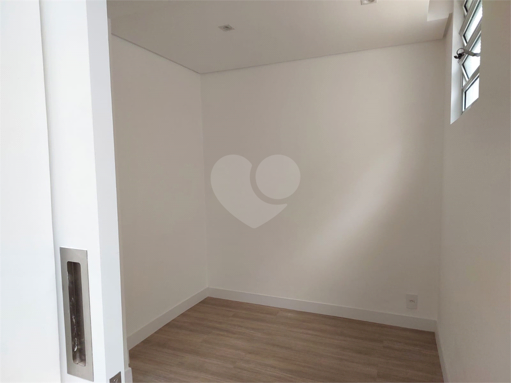 Apartamento a venda 3 dormitorios -possui cabeamento especifico para suportar fibra optica de alta velocidade, bastante utilizada por gamers, e profissionais de gravam lives e transmissões ao vivo. -  Perdizes