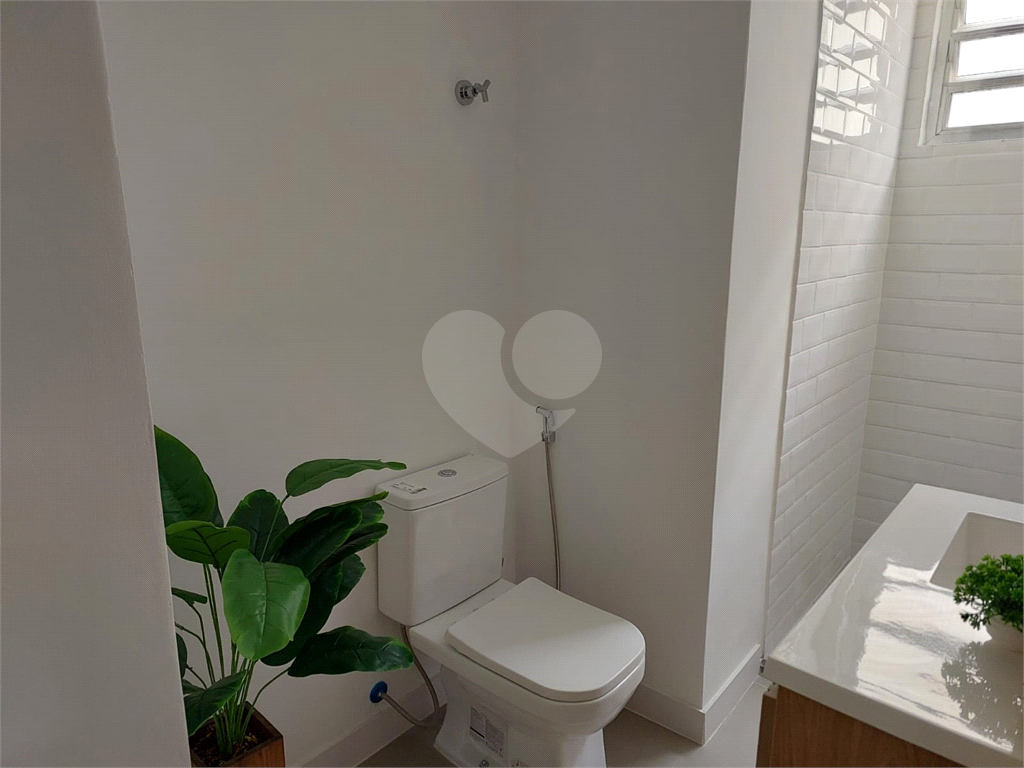 Apartamento a venda 3 dormitorios -possui cabeamento especifico para suportar fibra optica de alta velocidade, bastante utilizada por gamers, e profissionais de gravam lives e transmissões ao vivo. -  Perdizes