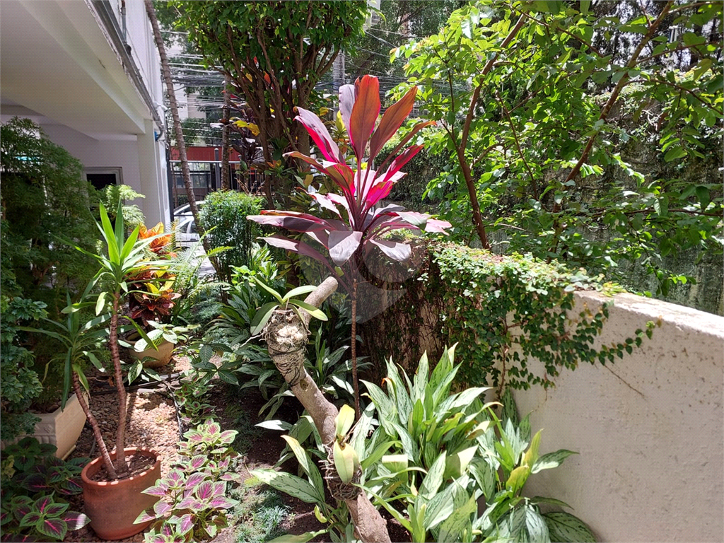 Apartamento a venda 3 dormitorios -possui cabeamento especifico para suportar fibra optica de alta velocidade, bastante utilizada por gamers, e profissionais de gravam lives e transmissões ao vivo. -  Perdizes