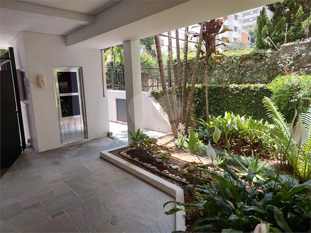 Apartamento a venda 3 dormitorios -possui cabeamento especifico para suportar fibra optica de alta velocidade, bastante utilizada por gamers, e profissionais de gravam lives e transmissões ao vivo. -  Perdizes