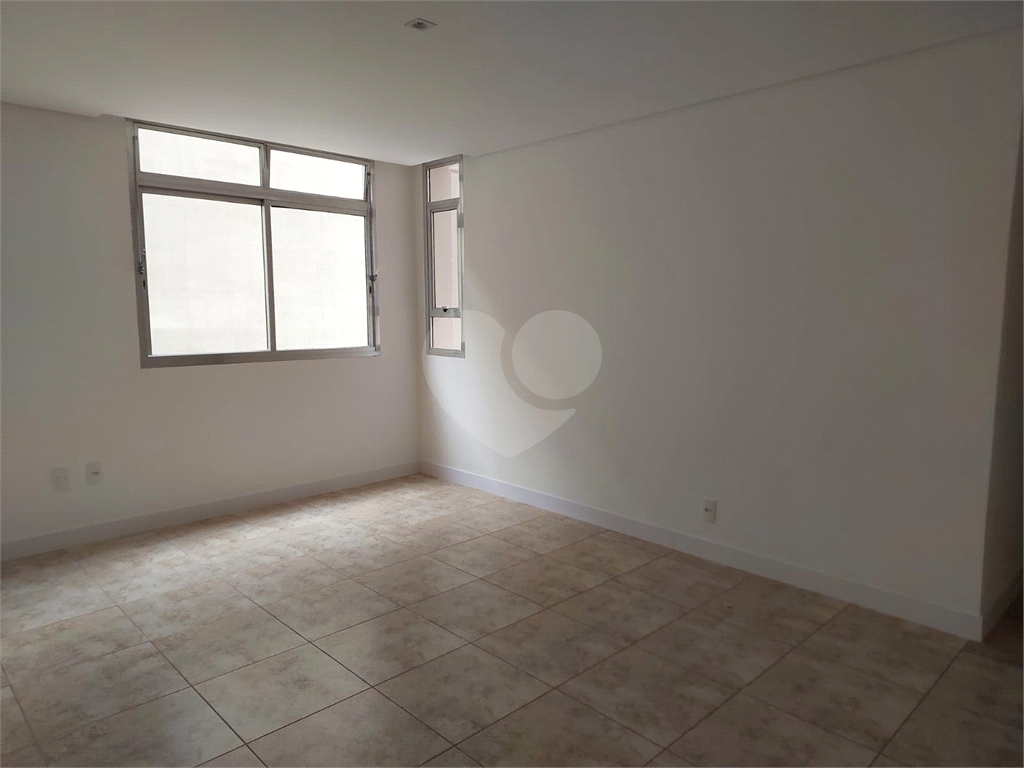 Apartamento a venda 3 dormitorios -possui cabeamento especifico para suportar fibra optica de alta velocidade, bastante utilizada por gamers, e profissionais de gravam lives e transmissões ao vivo. -  Perdizes