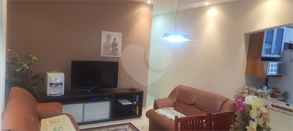 Casa à venda com 3 quartos, 200m² - Foto 2